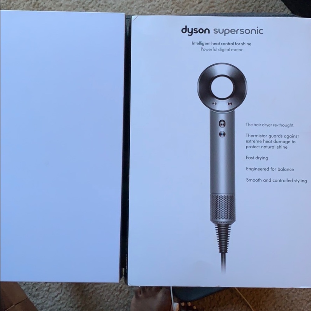 Dyson supersonic dryer w/attachment and heat pad